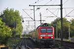 143 910, leihweise aus Dresden, fährt am 03.07.2017 mit ihrem RE20(15305) in den Bahnhof Bad Camberg ein.