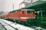 br-143-ex-dr-243/644881/am-13-jaenner-2001-steht-143 Am 13 Jänner 2001 steht 143 314 in Koblenz Hbf. 