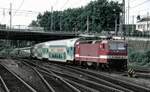 143 812-6 mit Doppelstockzug in Mannheim am 05.08.1997.