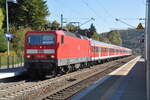 143 201 mit Nahverkehrszug in Urspring am 12.10.2010.