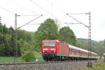 143 140-2 mit Nahverkehrszug bei Amstetten am 12.05.2009.