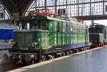 Die E44 046 (eigentlich 97 80 8144 046-0 D-DB), ex DR 244 046-9, ex SZD E 44 046 (Sowetskije schelesnyje dorogi, Staatsbahn der Sowjetunion), ex DRG E44 046, ausgestellt im Leipziger Hauptbahnhof auf