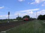 145 033-7 zieht ein gedeckten G�terzug nach Berlin bei Briesen(Mark).02.06.09