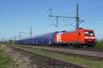 WFL betreibt einige interessante Ersatzgarnituren f�r fehlende moderne Triebz�ge und setzt daf�r vor Allem ex-DB Cargo 145er ein, wie 145 039 mit RE nach Bremen Hbf beim Passage bei Diepholz, wo am 23 April 2026 von offenbarer Stelle der RE Osnabr�ck Hbf--Bremen Hbf gerne fotografiert wird.