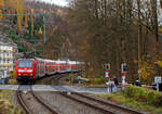 Die 146 004-7 (91 80 6146 004-7 D-DB) der DB Regio NRW erreicht am 14 November 2025, mit dem RE 9 (RSX - Rhein-Sieg-Express) Aachen - Köln - Siegen, den Bahnhof Kirchen/Sieg. 

Die TRAXX P160 AC1 wurde 2001 von Adtranz in Kassel unter der Fabriknummer 33811 gebaut.