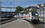Die DB 147 verl�sst mit ihrem IC 481 von Singen nach Z�rich den Bahnhof von Schaffhausen.