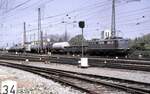 150 052-9 mit einem gemischtem Güterzug in Treuchtlingen am 09.05.1981.