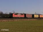 151 151-8 zieht bei Th�ngersheim ein Containerzug.