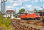 BR 151/443273/die-151-001-5-91-80-6151 
Die 151 001-5 (91 80 6151 001-5 D-DB) mit der 145 075-8  (91 80 6145 075-8 D-DB) im Schlepp fahren als Lz am 26.07.2015 von Kreuztal in Richtung Hagen. Hier haben sie gerade noch Hp 0. Beide Loks sind von der DB Schenker Rail Deutschland AG. 

Die 151 001-5 wurde 1972 von Krupp in Essen unter der Fabriknummer 5173 gebaut, wobei der elektrische Teil von AEG unter der Fabriknummer 8819 geliefert wurde.

Die TRAXX F140 AC wurde  2000 von ABB Daimler-Benz Transportation GmbH (Adtranz) in Kassel unter der Fabriknummer 33820 gebaut.
