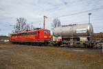 Die den gemischten Güterzug der DB Cargo 185 073-4 nachschiebende an die DB Cargo AG vermietete Railpool 151 099-9 (91 80 6151 099-9 D-Rpool), am 20.03.2021 durch Rudersdorf (Kr.