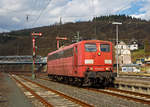 Die DB Cargo AG vermietete Railpool 151 086-6 (91 80 6151 086-6D-Rpool), am 26.03.2021 als Lz beim Manöver (Gleiswechsel) im Bahnhof Dillenburg.