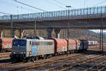 Die an die DB Cargo AG vermietete Railpool 151 062-7 (91 80 6151 062-7 D-Rpool) steht am 31.03.2021, mit einem kurzen Coilzug, im Rbf Kreuztal zur Abfahrt bereit.