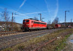Die an die DB Cargo AG vermietete Railpool 151 109-6 (91 80 6151 109-6 D-Rpool) fährt am 22.04.2021 mit einem Stahlzug durch Rudersdorf (Kr. Siegen) in nördlicher Richtung.