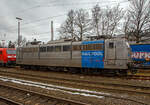Die DB Cargo AG vermietete Railpool 151 062-7 (91 80 6151 062-7 D-Rpool) steht am 08.012022 in Kreuztal in der Abstellgruppe.