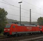 152 094-9 der DB Schenker Rail abgestellt am 06.10.2012 in Kreuztal. Die Baureihe 152 ist eine Siemens ES64F Hochleistungslokomotive aus der EuroSprinter-Typenfamilie fr den schweren Gterzugverkehr. Diese Bo´Bo´ Loks haben eine Dauerleistung von 6.400 kW, eine Hchstgeschwindigkeit 140 km/h und eine Anfahrzugkraft von 300 kN. 