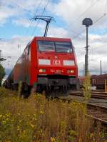   Die 152 100-4 (91 80 6152 100-4 D-DB) der DB Schenker Rail Deutschland AG übernimmt am 07.10.2015 im Rangierbahnhof Köln-Gremberg einen Kesselwagenzug.