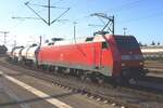br-152-siemens-es64f/795638/kesselwagenzug-mit-152-153-treft-am Kesselwagenzug mit 152 153 treft am 21 September 2022 in Itzehoe ein.