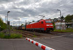 Die 152 013-9 (91 80 6152 013-9 D-DB) der DB Cargo AG fährt am 11.05.2023 mit einem gemischten Güterzug durch Niederschelden (hier beim Bü 343 – km 112,183 der Siegstrecke) in Richtung Siegen.

Die Siemens ES64F wurde 1998 noch von Krauss-Maffei in München-Allach unter der Fabriknummer 20140 gebaut.
