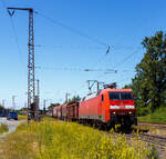 Die 152 063-4 (91 80 6152 063-4 D-DB) der DB Cargo AG fährt am 28 Juni 2024, mit einem gemischten Güterzug durch Rudersdorf (Kreis Siegen) in Richtung Gießen.