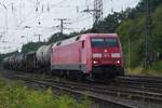 Bis auf einer Eaos ein Kesselzug: am 17 Juli 2026 durchfahrt 152 018 mit G�terzug Gremberg.