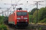 Am 17 Juli 2026 durchfahrt 152 018 mit Stahlzug Gremberg und wird vom Parkplatz fotografiert.
