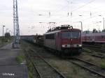 155 215-7 steht in Eisenh�ttenstadt am 03.10.07 mit ein Bauzug.