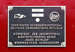 
Fabrikschild der 155 103-5 (91 80 6155 103-5 D-CLR) der Cargo Logistik Rail Service GmbH (CLR), ausgestellt am 06.05.2017 auf dem Familienfest der Magdeburger Eisenbahnfreunde im Wissenschaftshafen Magdeburg.