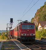 Die 155 020-1 (91 80 6155 020-1 D-DB) der DB Cargo AG, ex DR 250 020-5, fährt am 05.09.2013 mit einem gemischten Güterzug durch den Bf.