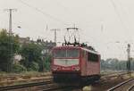 Vorbei: am 13 April 2001 durchfahrt 155 010 K�ln West. Die Reihe 155 hat bei DB Cargo ausgedient und auch K�ln West hat sich einige �nsderungen hinnehmen mussen lassen.