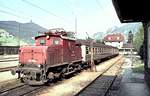 br-169-e-69-lag-1-bis-5/671323/169-005-6-ausnahmsweise-vor-regionalzug-mit 169 005-6 ausnahmsweise vor Regionalzug mit Silberlingen; die 169 005 wurde als stärkste 169 meist für Güterzüge eingesetzt, in Oberammergau im Mai 1977 (Diascan).