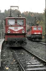 br-171-ex-dr-25-ex-dr-e-251/759972/171-005-2-und-171-014-4-in 171 005-2 und 171 014-4 in Rübeland am 02.11.1999.
