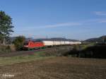 182 016-6 mit einem gemischten G�terzug bei Darshofen. 29.10.10