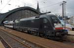   Die MRCE Dispolok ES 64 U2-030 (91 80 6 182 530-6 D-DISPO) ist gerade (am 29.08.2014) mit dem Hamburg-Köln-Express (HKX 1800) in der Endstation Köln Hbf angekommen.
