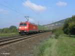 185 186-4 zieht bei Th�ngersheim den Containerzug Consend Leasing.