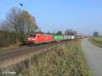 185 044-5 zieht ein Containerzug durch die Kurve bei P�lling.