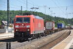 185 175-7 mit Containerzug in Amstetten am 05.06.2010.