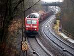 185 045-2 mit gemischtem Güterzug auf der Geislinger Steigeam 05.01.2020.