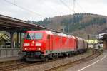 
Die 185 246-6 (91 80 6185 246-6 D-DB) der DB Schenker Rail Deutschland AG fährt am 11.04.2015 mit einem gem. Güterzug durch den Bahnhof Betzdorf/Sieg in Richtung Köln.

Die TRAXX F140 AC 2 wurde 2006 bei Bombardier in Kassel unter der Fabriknummer 33777 gebaut. Sie hat die EBA-Nummer EBA 03J15A 046. 
