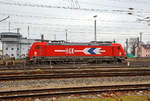 br-1852-traxx-f140-ac2/535109/die-185-582-4-91-80-6185 
Die 185 582-4 (91 80 6185 582-4 D-RHC) der RheinCargo GmbH & Co. KG, ex 2051 (91 80 6185 582-4 D-HGK) der HGK - Häfen and Güterverkehr Köln AG ist am 29.12.2016 beim Hauptbahnhof Ingolstadt abgestellt. Die RheinCargo ist ein Gemeinschaftsunternehmen der Häfen und Güterverkehr Köln AG und der Neuss Düsseldorfer Häfen. 

Die TRAXX F140 AC2 wurde 2008 von Bombardier in Kassel unter der Fabriknummer 34194 gebaut. Eigentlicher Eigentümer ist Macquarie European Rail Limited.