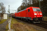 Die 185 202-9 (91 80 6185 202-9 D-DB) der DB Cargo AG fährt am 17.03.2023, mit einem gemischten Güterzug, durch Scheuerfeld (Sieg) in Richtung Köln.