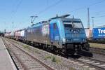 LTE 186 942 zieht am 30.April 2026 ein gut beladener KLV s�dwarts durch Neuwied. Leider kann der Lok einige Sch�nung brauchen...