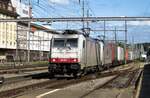 Am 14 September 2011 durchfahrt Crossrail 186 907 samt Kollegin und KLV Pratteln auf den Weg nach Basel.