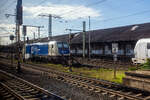 Die 187 322 (91 80 6187 322-3 D-WLC) der WLC - Wiener Lokalbahnen Cargo GmbH (Wien) ist am 22 September 2026 bei Fulda angestellt. Aufnahme aus einen ICE heraus. 

Die Lok eine Bombardier TRAXX F140 AC3 LM (zugelassen f�r 140 km/h daher Variante F1 ...