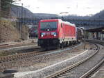 187 172 mit gemischtem Güterzug in Geislingen Steige am 21.02.2020.