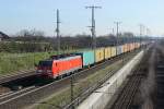 20.03.2014 09:20 Uhr - 189 017 fährt mit einem aus Richtung Magdeburg gekommenen Containerzug in Richtung Salzwedel durch.