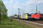 26.04.2014 14:58 Uhr - Die für die Rurtalbahn fahrende 189 206 begegnet bei Kloster Neuendorf mit ihrem Containerzug in Richtung Berlin 120 140, die den IC 2385 Berlin - Frankfurt (M) in Richtung Hannover schiebt.