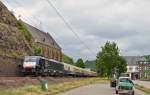 . Gepennt hat sie nicht die ganze Zeit, sondern den Sonderzug, gezogen von der MRCE 189 284 in Kobern-Gondorf erwischt. 20.06.2014 (Jeanny) 