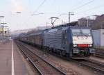MRCE-dispolok 189-114: Güterzug in Richtung Schweiz mit der ES 64F4-114 bei der Durchfahrt im Bahnhof Weil am Rhein am 6. Februar 2015.
Foto: Walter Ruetsch