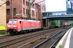 DB 189012 zieht ein nicht ganz 100% beladener Containerzug durch Hamburg-Harburg am 1 Juni 2012.