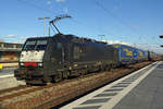 br-189-siemens-es64f4/690415/ecco-rail-189-280-schleppt-der Ecco Rail 189 280 schleppt der LKW Walterzug durch Straubing am 20 Februar 2020.
